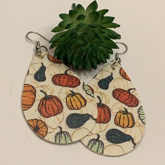 Pumpkin Earring, Thanksgiving Earring, Halloween Earring, Fall Earring, Gourd - Picture 1 of 9